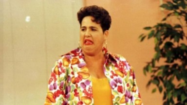 Claudia Jimenez como Edileusa na primeira temporada do Sai de Baixo, exibida em 1996 na Globo 