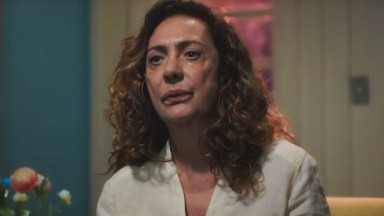 Eliane Giardini como Agatha na novela Terra e Paixão, em exibição na Globo 