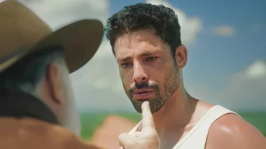 Cauã Reymond como Caio na novela Terra e Paixão, em exibição na Globo 