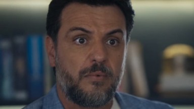 Rodrigo Lombardi como Moretti em cena da novela Travessia, em exibição na Globo 