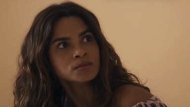 Lucy Alves como Brisa na novela Travessia, em exibição na Globo 