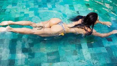Graciela Lacerda arrasa em foto na piscina 