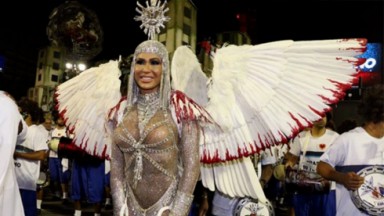 Gracyanne Barbosa como rainha de bateria no Carnaval 2020 