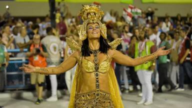 Paolla Oliveira como rainha de bateria da Grande Rio 