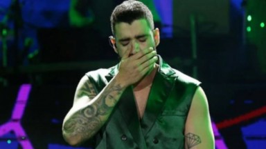Gusttavo Lima chorando em show 
