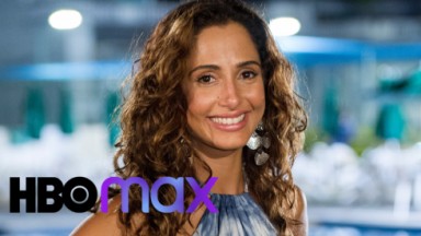 Camila Pitanga sorrindo com o logo da HBO Max 