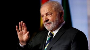 Lula, que assinou o indulto, em foto 