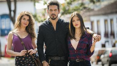Isabel (Alinne Moraes), Alain (João Vicente de Castro) e Cris (Vitória Strada) 