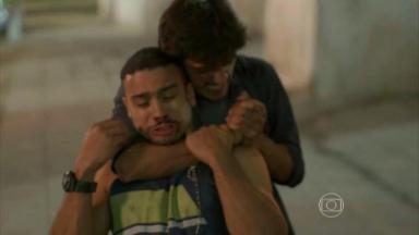 Jacaré e Jonatas brigando no Centro do Rio de Janeiro 