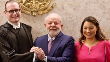 Janja, Cristiano Zanin e Lula em foto 