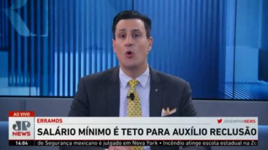 Tiago Pavinatto na bancada do Jovem Pan News 