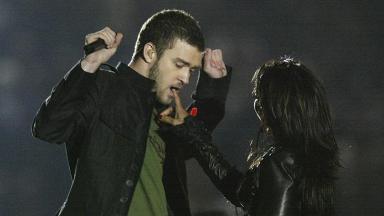 Justin Timberlake e Janet Jackson no Superbowl de 2004 
