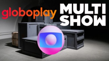 Logo da TV Globo, Globoplay e Multishow em um depósito 