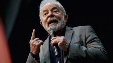 Lula, que baixou o preço do dólar, em discurso 