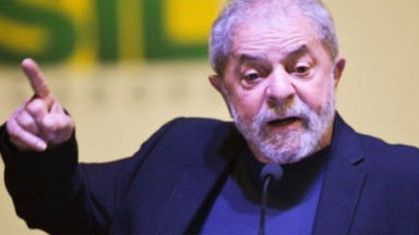 Lula discursando 
