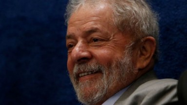 Lula, que anunciou o novo salário mínimo, em foto 