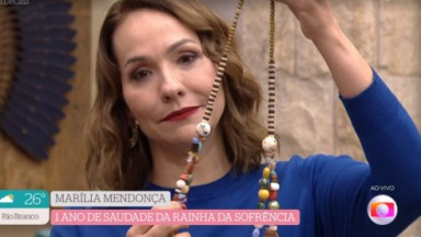 Maria Beltrão, emocionada, exibe colar que era de Marília Mendonça no É de Casa 