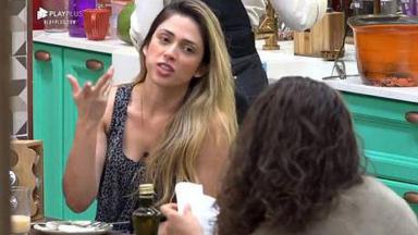 Nadja fala com Fernanda 