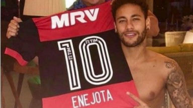 Neymar com camisa do Flamengo 