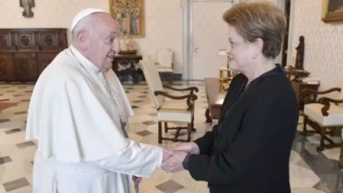 Dilma e Papa em foto 