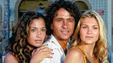 Camila Pitanga, Marcos Palmeira e Flávia Alessandra em cena da novela Porto dos Milagres, de volta no Globoplay 