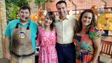 Padre Chef, Letícia Andrade, Alan Patrick Zuccherato e Biana Láua sorrindo para a foto 
