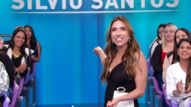 Patrícia Abravanel no Programa Silvio Santos sorrindo 