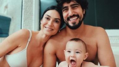 Thaila Ayala e Renato Góes posam com o filho Francisco, de oito meses 