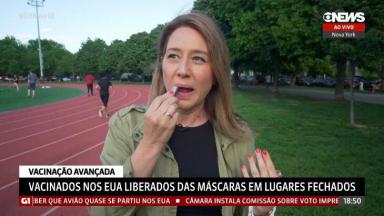Repórter da GloboNews passando batom, sem a máscara 