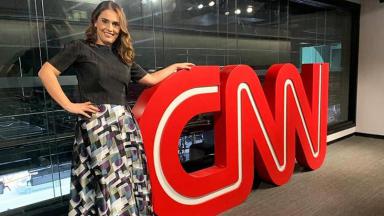 Rita Lisauskas ao lado do logo da CNN Brasil 