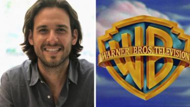 Roberto Patino e o logo da Warner Bros. 
