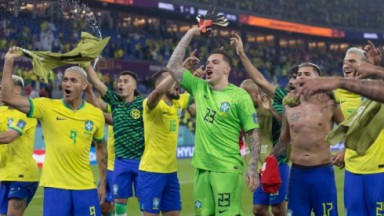 Jogadores do Brasil comemorando 