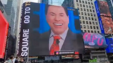 Silvio Santos em vídeo exibido em telão de Nova York 