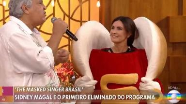 Fátima Bernardes entrevistando Sidney Magal vestida de cachorro quente 
