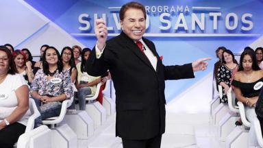O apresentador Silvio Santos posando para foto no auditório do seu programa no SBT 