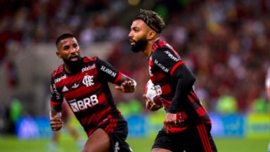 Gabigol e Rodinei em jogo do Flamengo 
