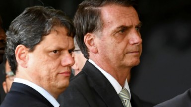 Tarcísio e Bolsonaro em foto 