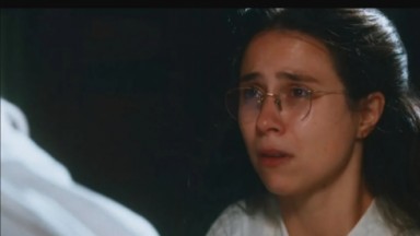 Dolores chorando diante de Tonico 