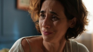 Mariana Lima como Ilana em cena da novela Um Lugar ao Sol, em exibição na Globo 