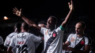 Léo Pelé comemora gol do Vasco 