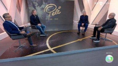 Paulo César Vasconcellos, Caio Ribeiro, Cleber Machado e Júnior na cobertura da Globo para o velório de Pelé 