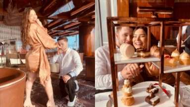 Raissa Barbosa ao lado de Victor Ferraz, ajoelhado, beijando a mão dela após noivado e os dois sentados e sorridentes em restaurante de Dubai 