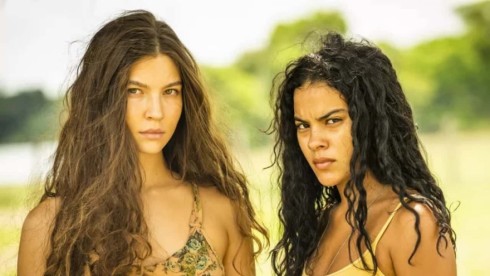 Alanis Guillen e Bella Campos como Juma Marruá e Muda na novela Pantanal, em exibição na Globo