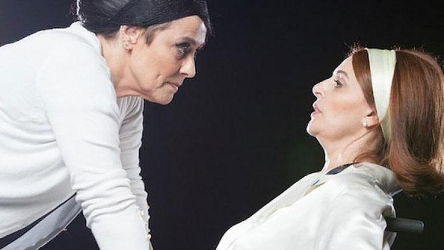 Atriz está em cartaz no Teatro Nathalia Timbe , ao lado de Nina de Pádua na peça Tudo Sobre Elas.