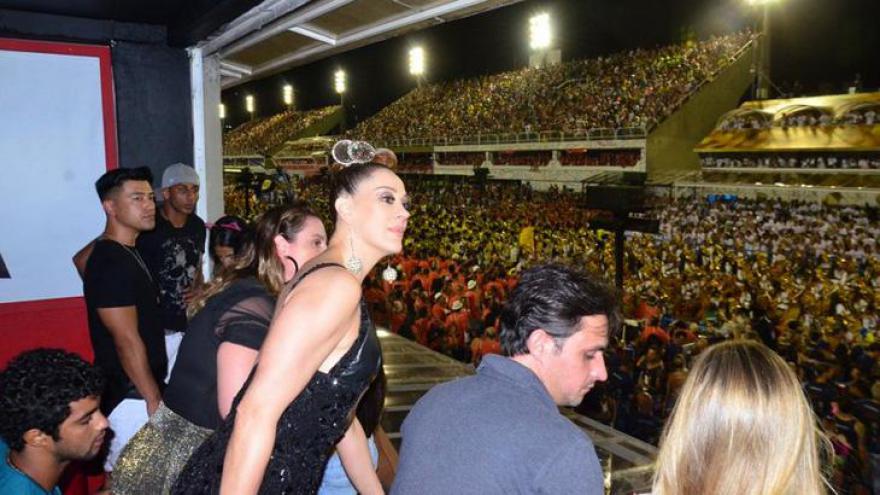 Famosos prestigiam primeira noite de desfiles do Grupo Especial do Rio