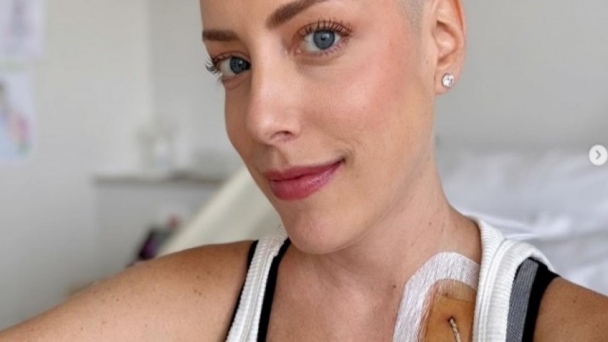 Fabiana Justus relata diminuição de remédios na batalha contra o câncer e desabafa