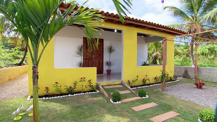 Casa da pequena Rivânia é entregue em Pernambuco