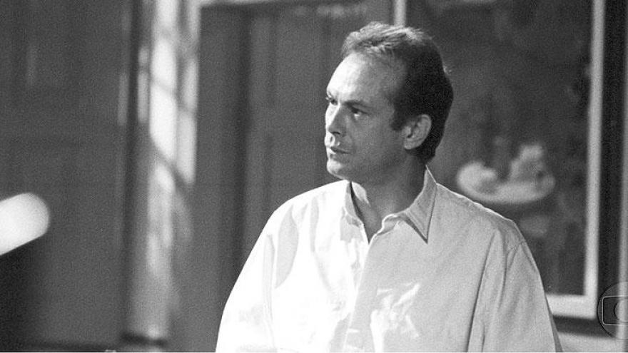 Um dos maiores nomes da dramaturgia e cinema brasileiro, José Wilker estaria de aniversário neste domingo (20). Seu último papel foi em 