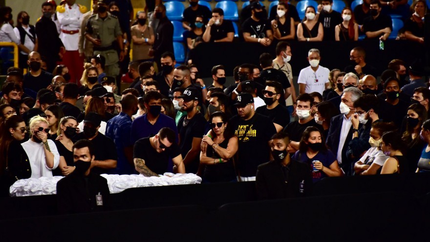 Corpo de Marília Mendonça foi velado neste sábado (06/11) no Ginásio Goiânia Arena