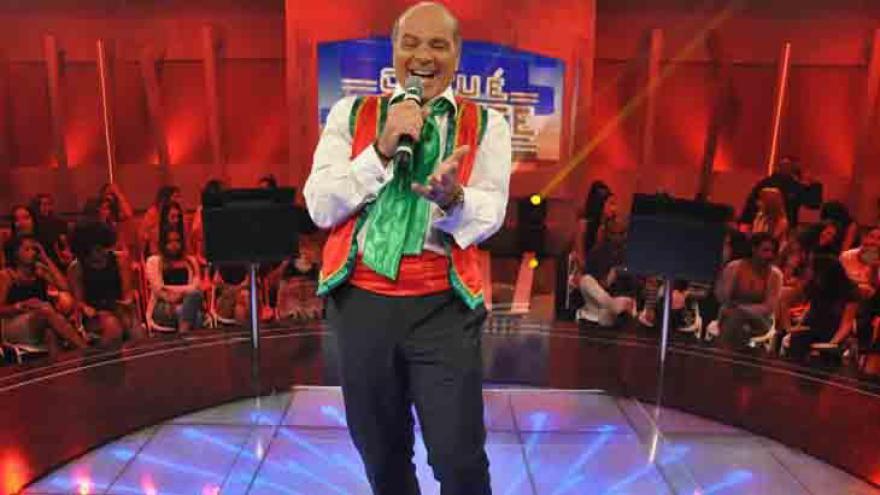Marcelo de Carvalho canta e dança tarantela para comemorar marca de R$ 1 milhão distribuídos no game show